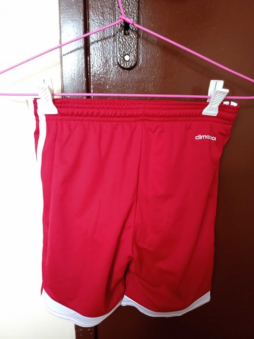 Детски футболен комплект и спортни шорти и тениски