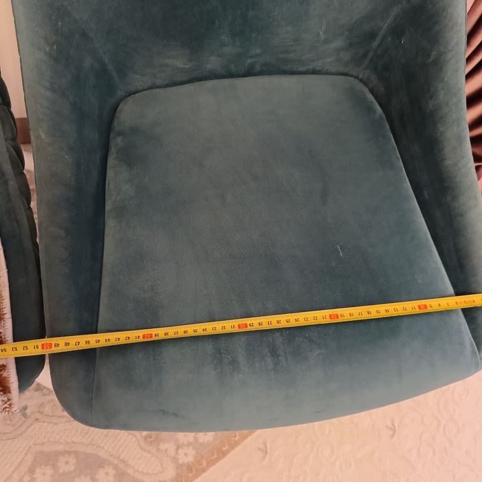 Продам комплект из 6 обеденных стульев.