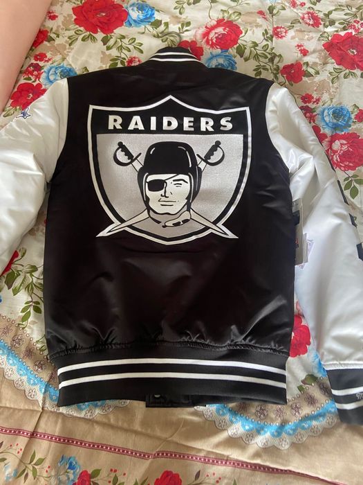 Vând Jacketa Raiders