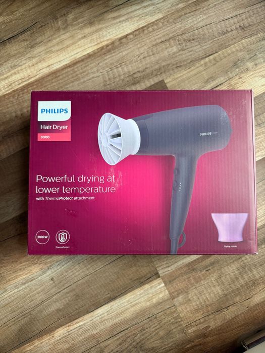 Нов сешоар Philips 2100 W с приставка Thermo Protect