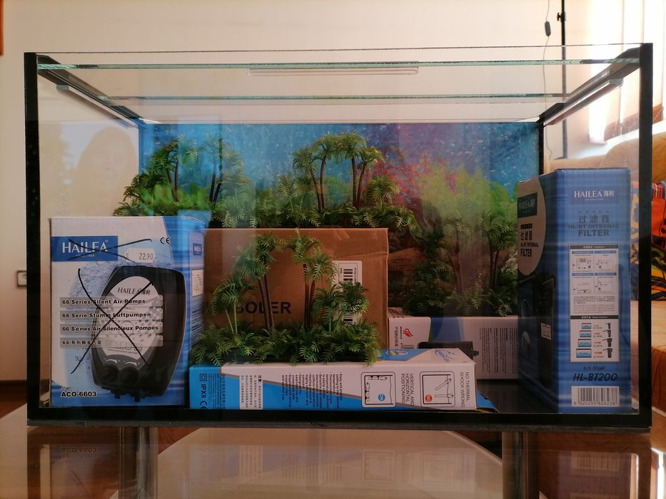 Аквариум с оборудване