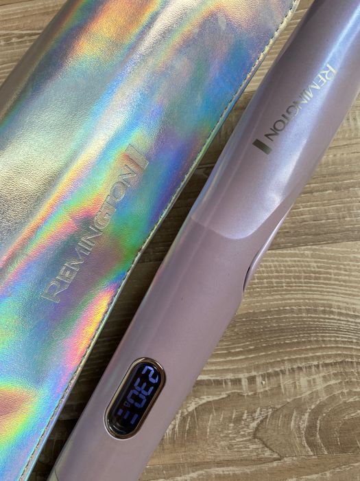 Vând Placa de indreptat si ondulat parul Remington Special Edition