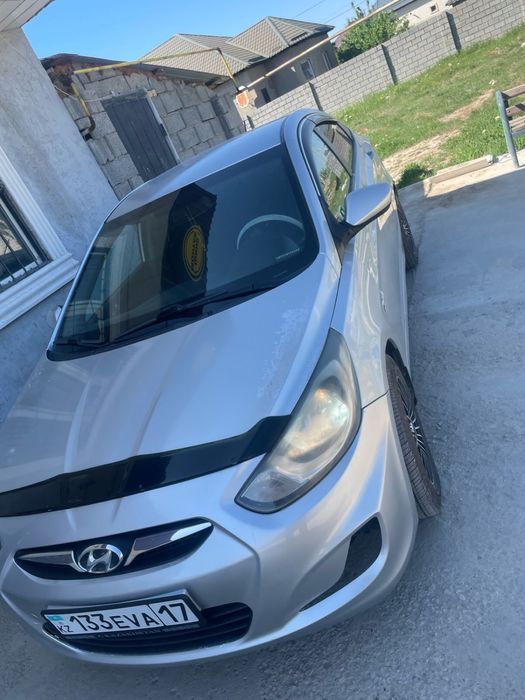 Хендай      акцент.