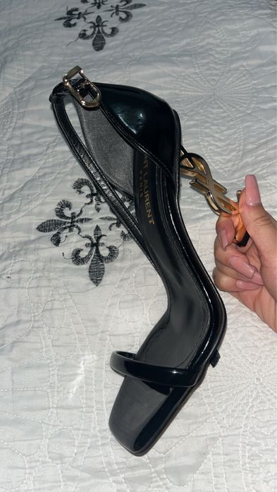 Токчета на Yves Saint Laurent