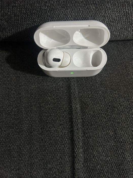 Casti apple pro in stare buna