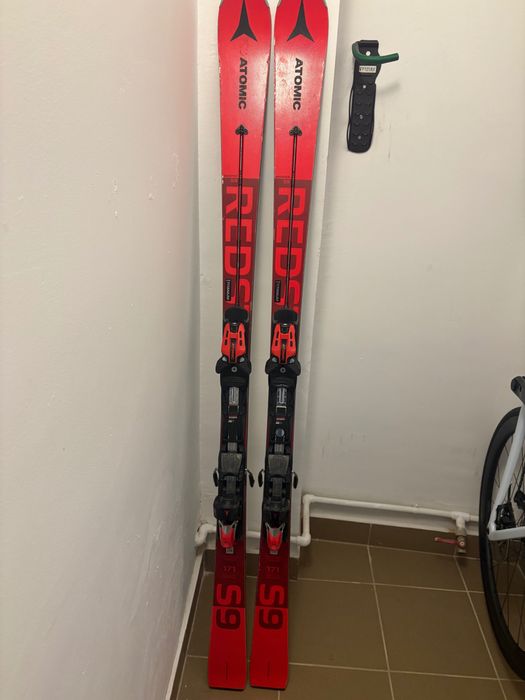 Atomic Redster S9, 171cm schiuri cu legaturi, stare buna