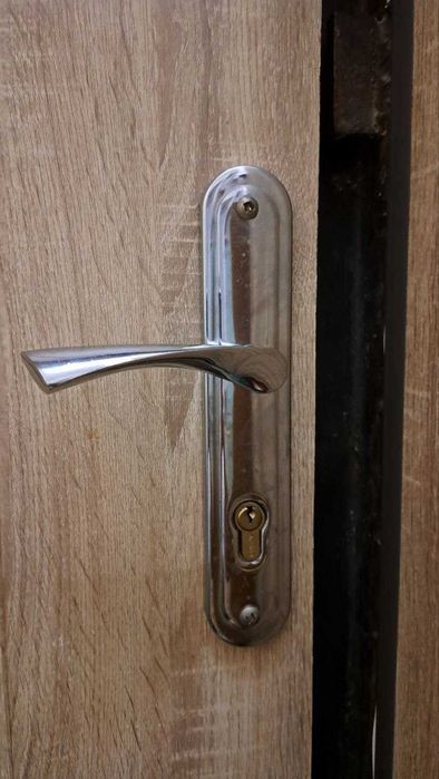 Входная дверь б/у