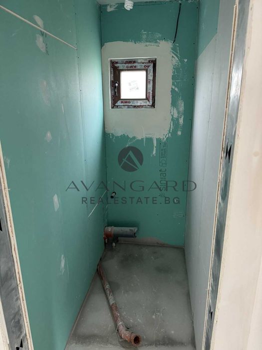 оф.23318 Самостоятелна къща с двор/ с.Цалапица