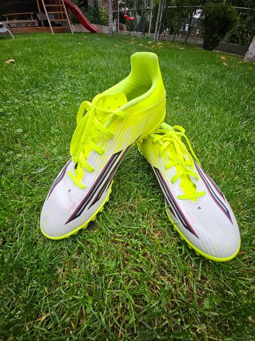 Adidas F50 CLUB TF – 41 1/3 (26 cm)  – Ghete fotbal teren sintetic – aproape noi!