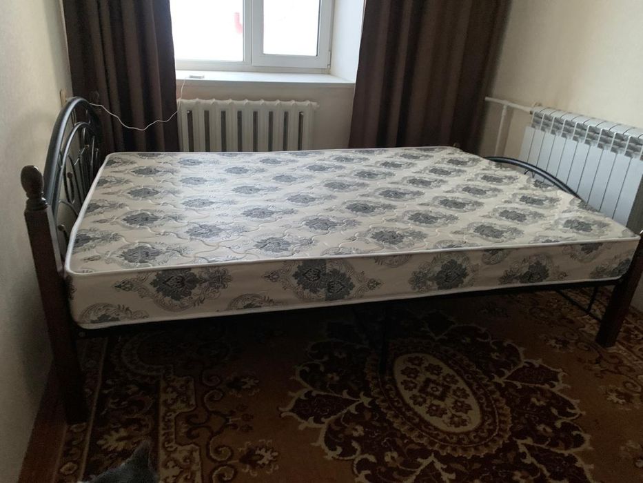 Кровать, матрас в отличном состоянии