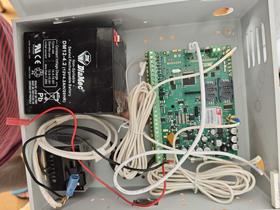 Sistem alarma Eldes security - wireless, cu cartela SIM, pe baterii