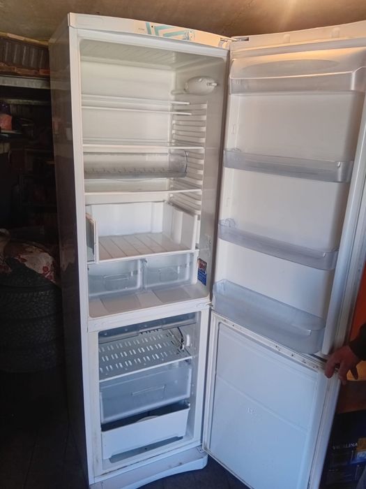 Холодильник Indesit