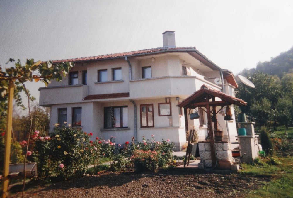 Двуетажна къща, с. Разбойна