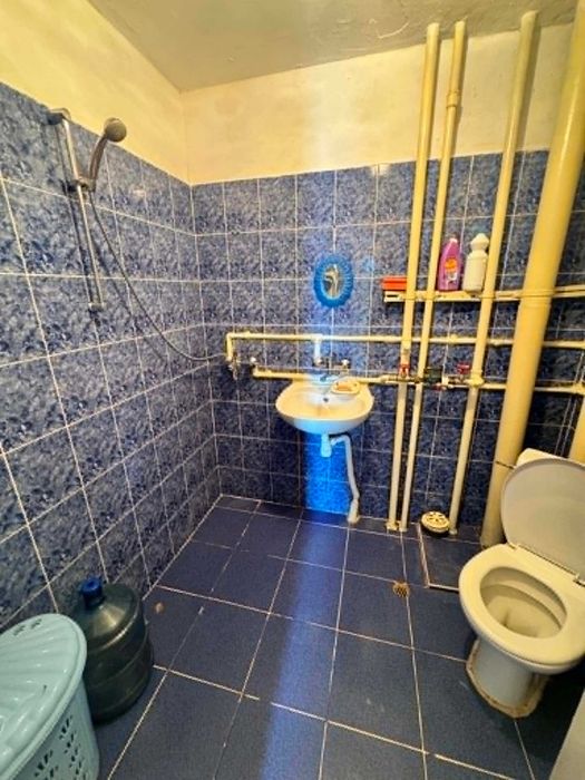 ПРОДАВА СЕ двустаен апартамент  – ж.к. "ИЗТОК", ГР. КАЗАНЛЪК (горна част)