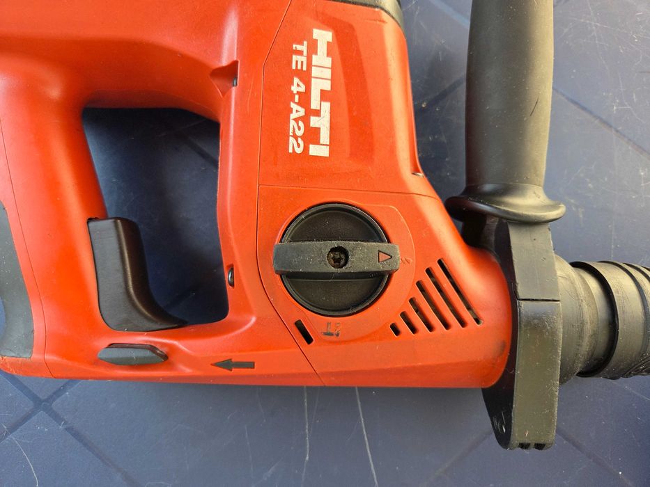 4 бр. Акумулаторни HILTI 22V (Перфоратори, Циркуляр, Саблен Трион) ТОП