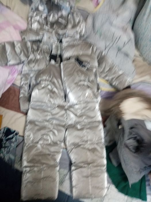 Продам комбинезон подходит для девочки и для мальчика