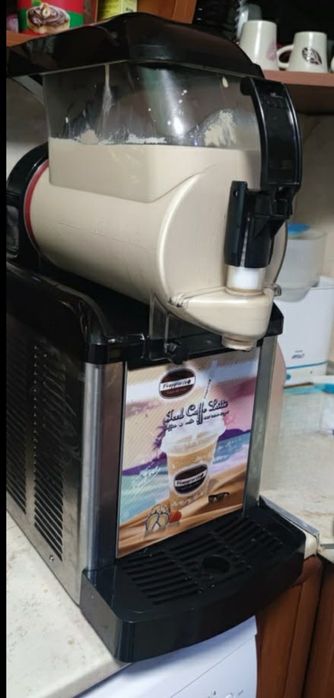 Машина за скрежина и други напитки