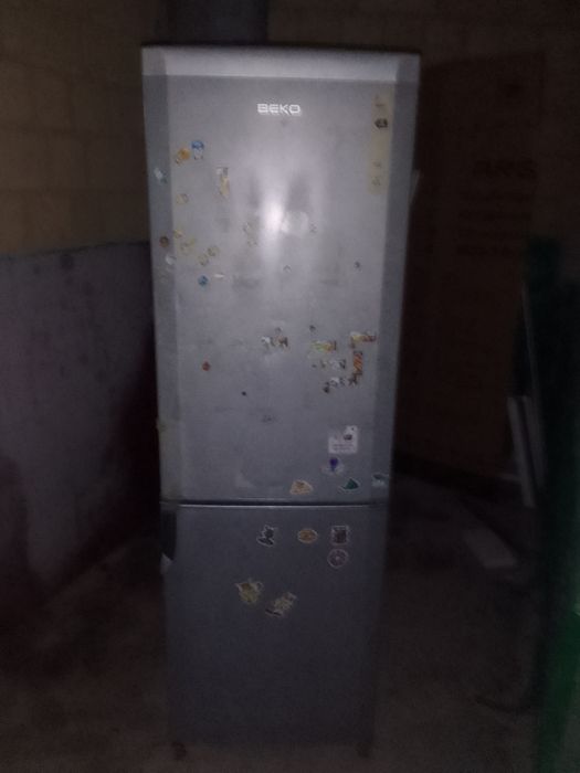 Холодильник б/у продаётся