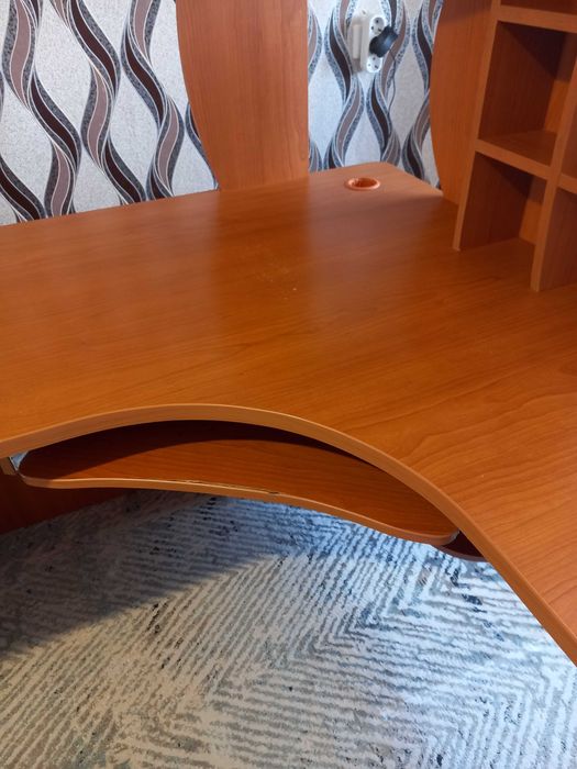 Стол компьютерный