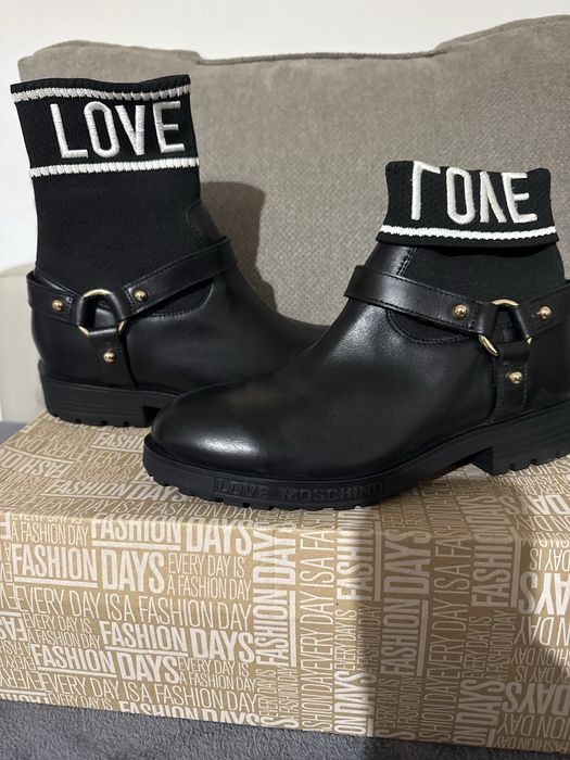 Ghete noi Love Moschino