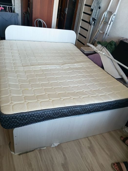 Продам кровать комод