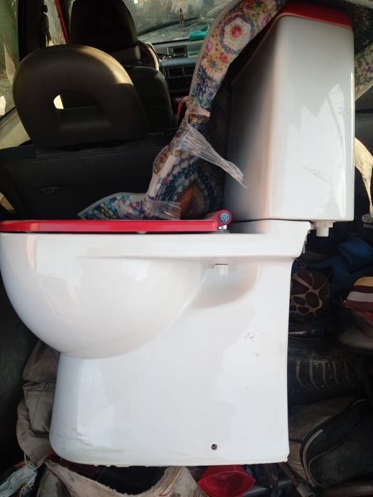 Продам унитаз в рабочем состоянем  целыи