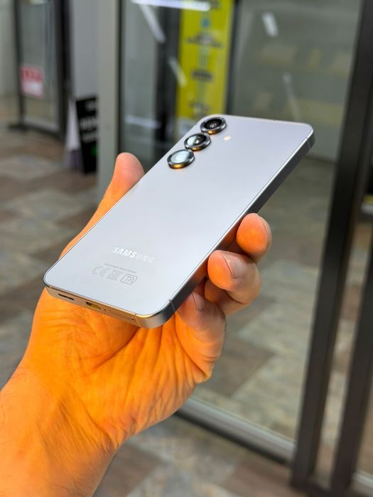 Samsung s25 в хорошем состоянии