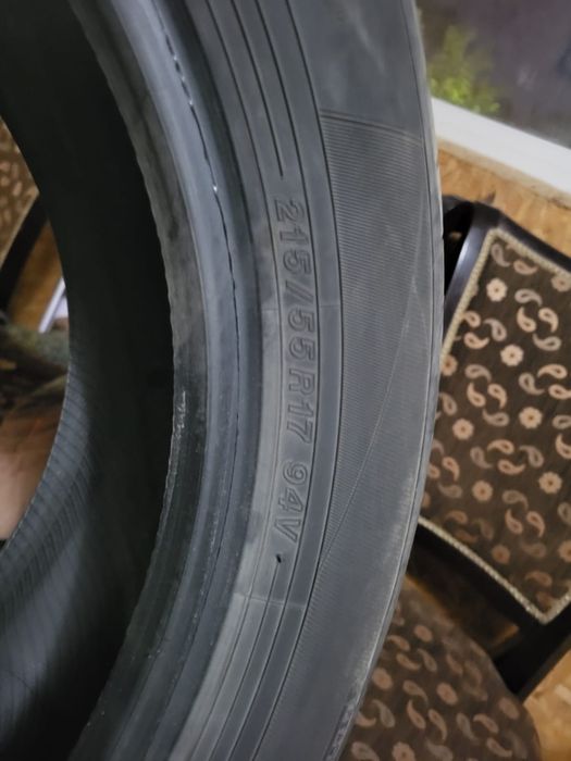 Продам комплект шин 215/55 R17 94V