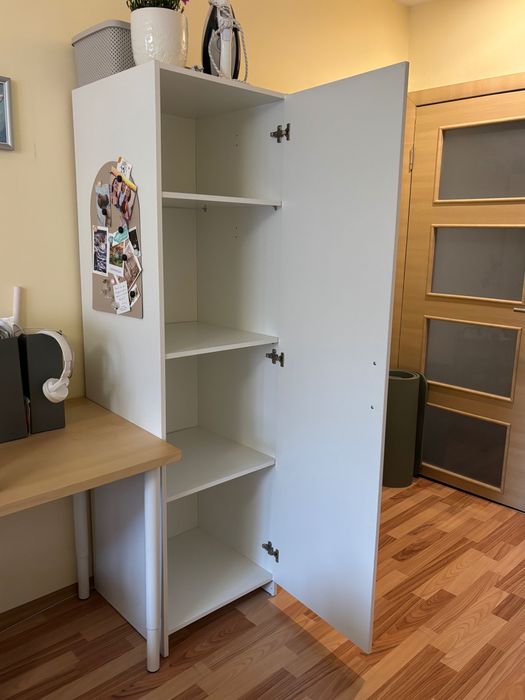 Еднокрилен гардероб