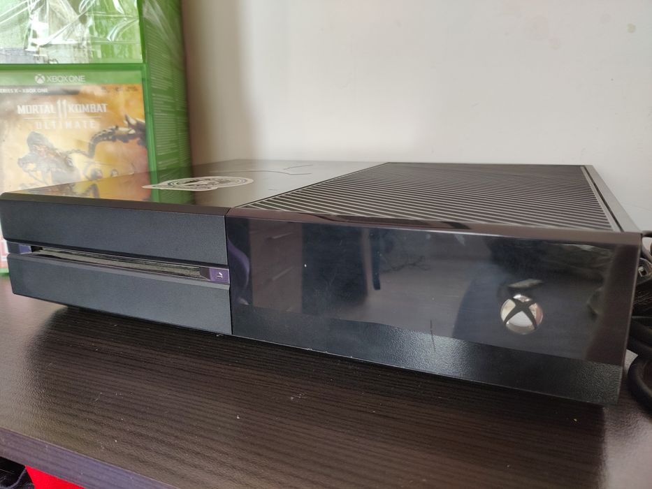 Xbox One 500GB + 3 игри