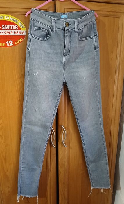 Blugi cu talie înaltă