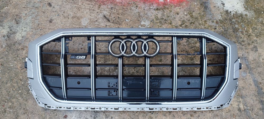 Grila fata audi Q8