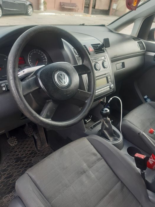 Volkswagen Touran 2005 diesel, 2.372 € — imagine 5