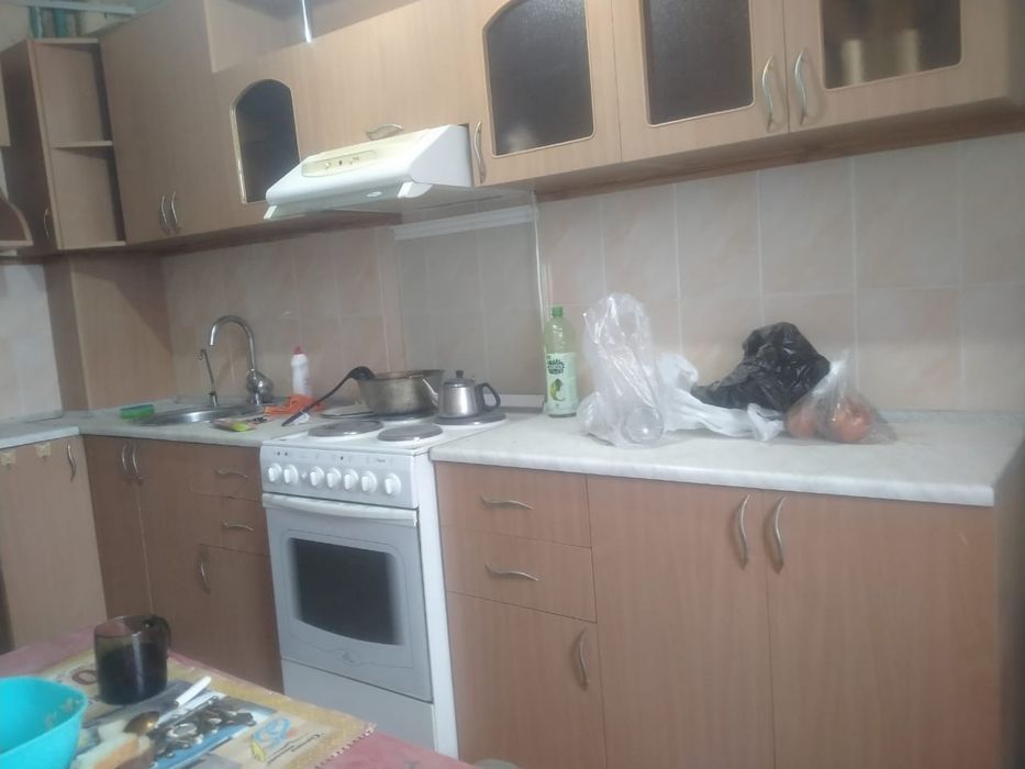 Продам кухонный гарнитур и двери