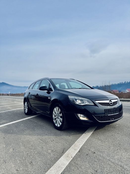 Opel Astra J 2011