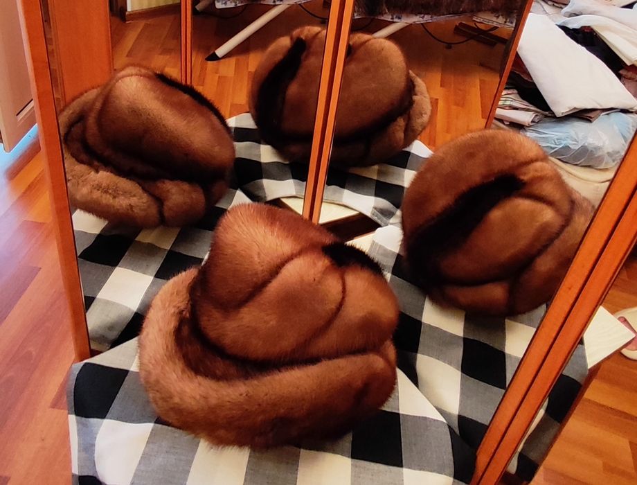 Продам б/у шапки.