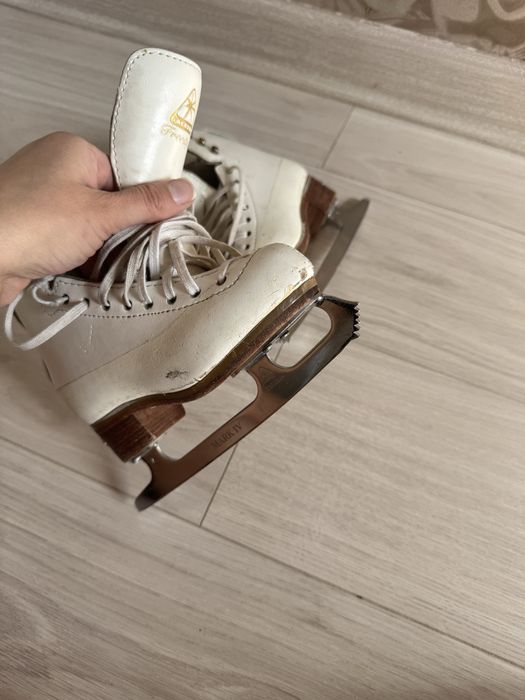 Коньки фигурные профессиональные