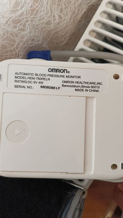 Tensiometru automat de braț