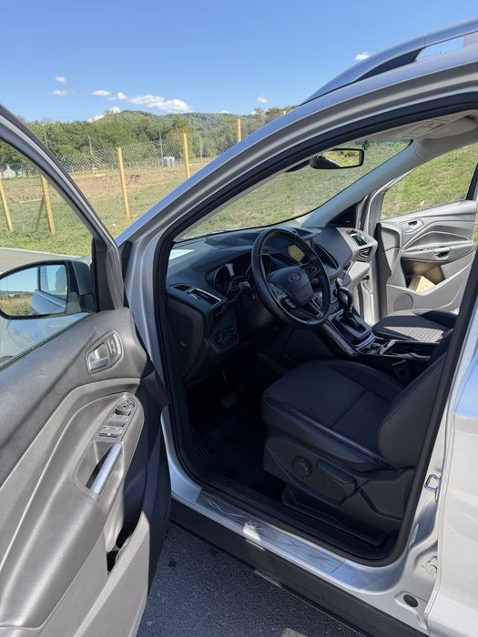 Vând Ford Kuga 2018