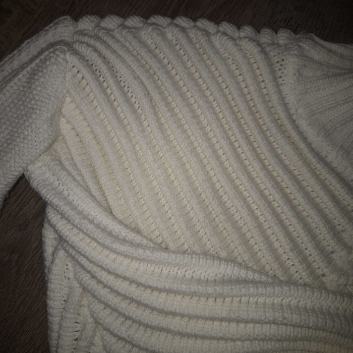 Бял пуловер VDR Radis!