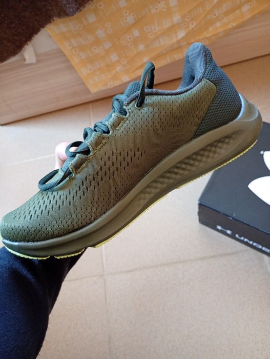 Чисто нови обувки under armour running shoes Charged Pursuit 3