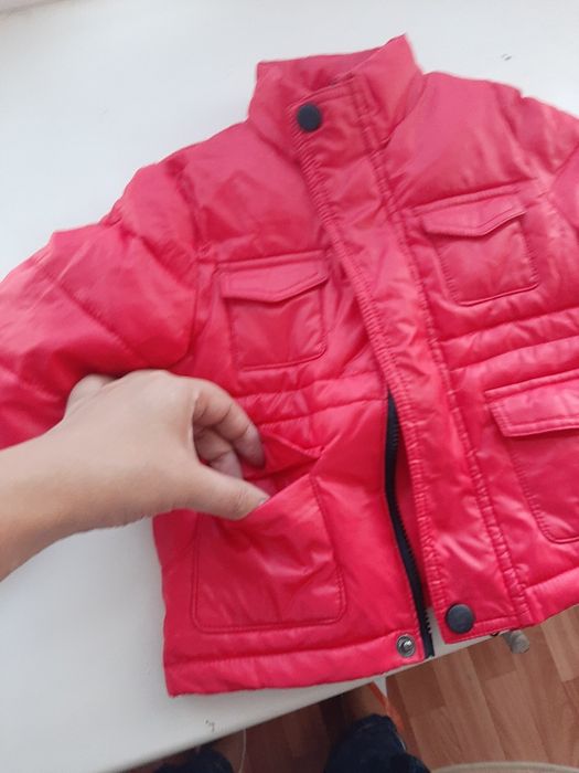 Продам ветровку для девочки. На годик.