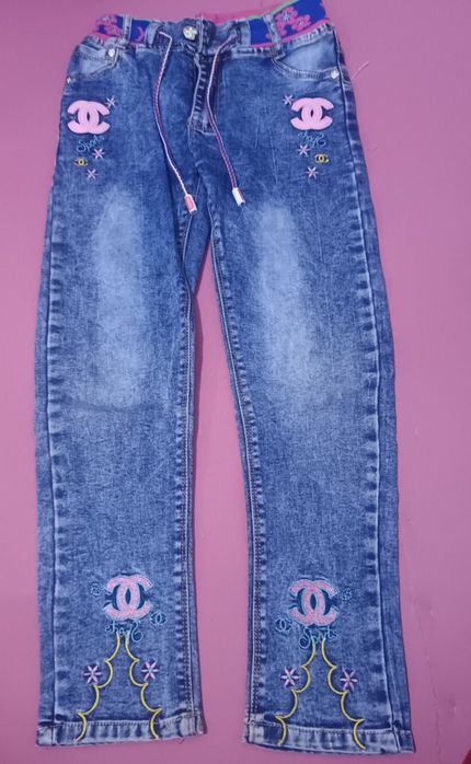 Женсий шим уч хил хамма фасл учун. Холати зўр 4-6 ёш нархи 200 минг.