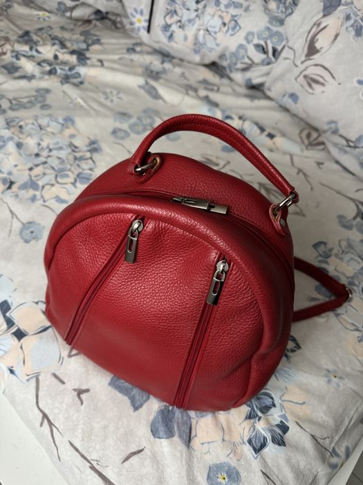 Rucsac rosu de piele