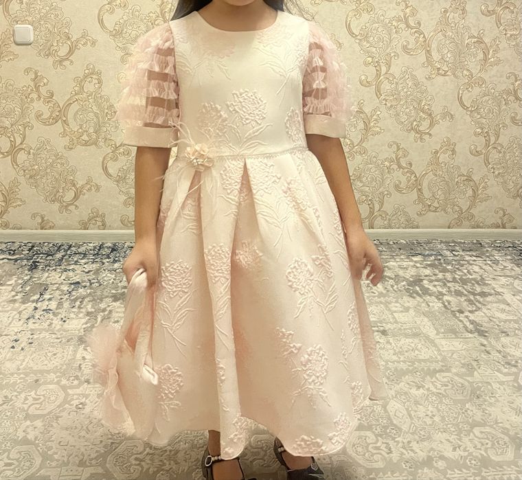 Продам платье для девочки