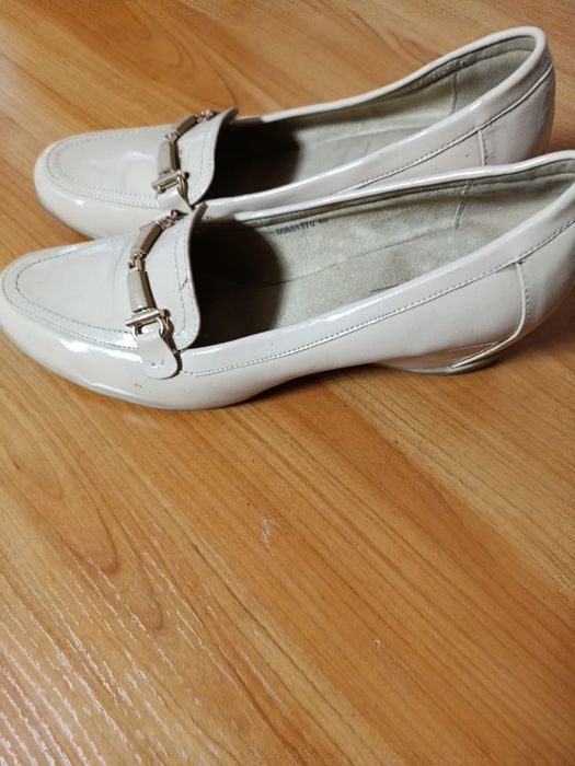 Продам женскую обувь
