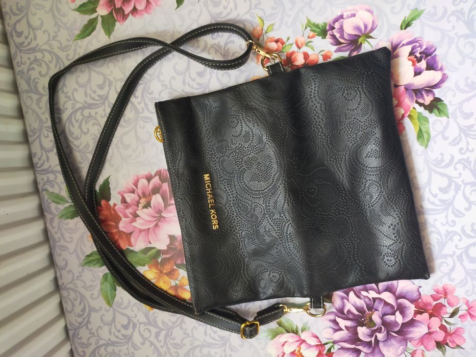 Vând geanta  MICHAEL KORS!