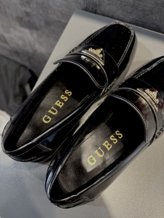 Продам новые лоферы Guess