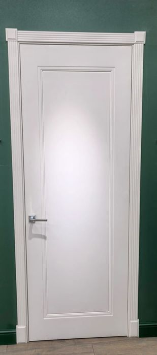 Установка двереи  и плинтусеи