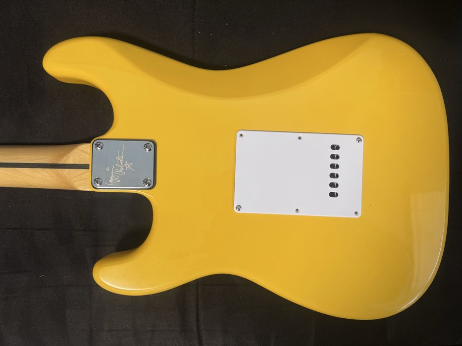 Китара с Куфар-Fender Yngwie Malmsteen Strat Copy Model